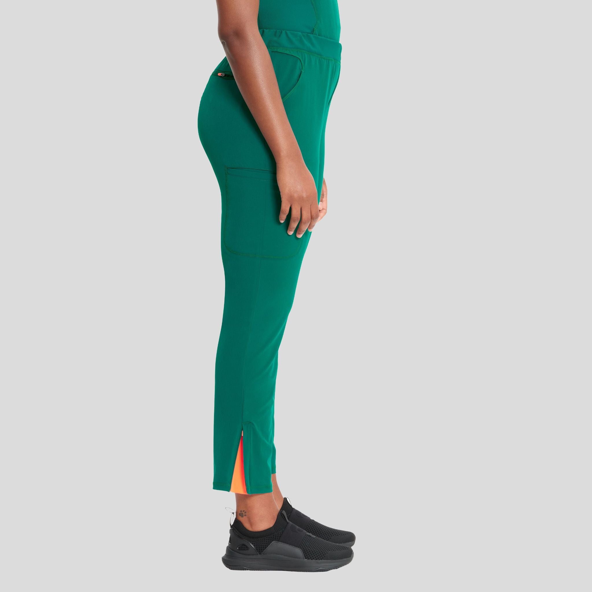 Mid Rise Pull-on Tapered Leg Cargo Pant | Hunter